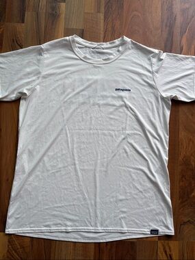 Patagonia Woman’s White Short Sleeve Logo Tee Size L